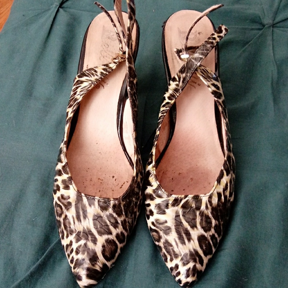 Bellini white cheetah print slingbacks sz8